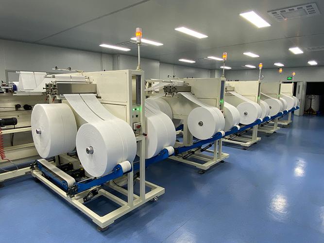 新鄉濕巾生產線現場 智能濕巾機器與柔巾機為河南一次性衛生用品產業創福利